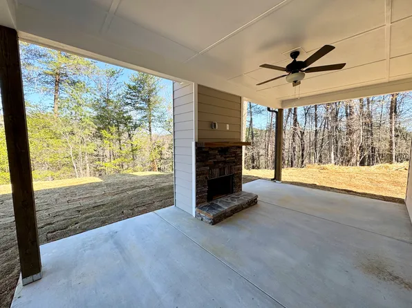 6412 River Plantation Dr, Lula, GA 30554