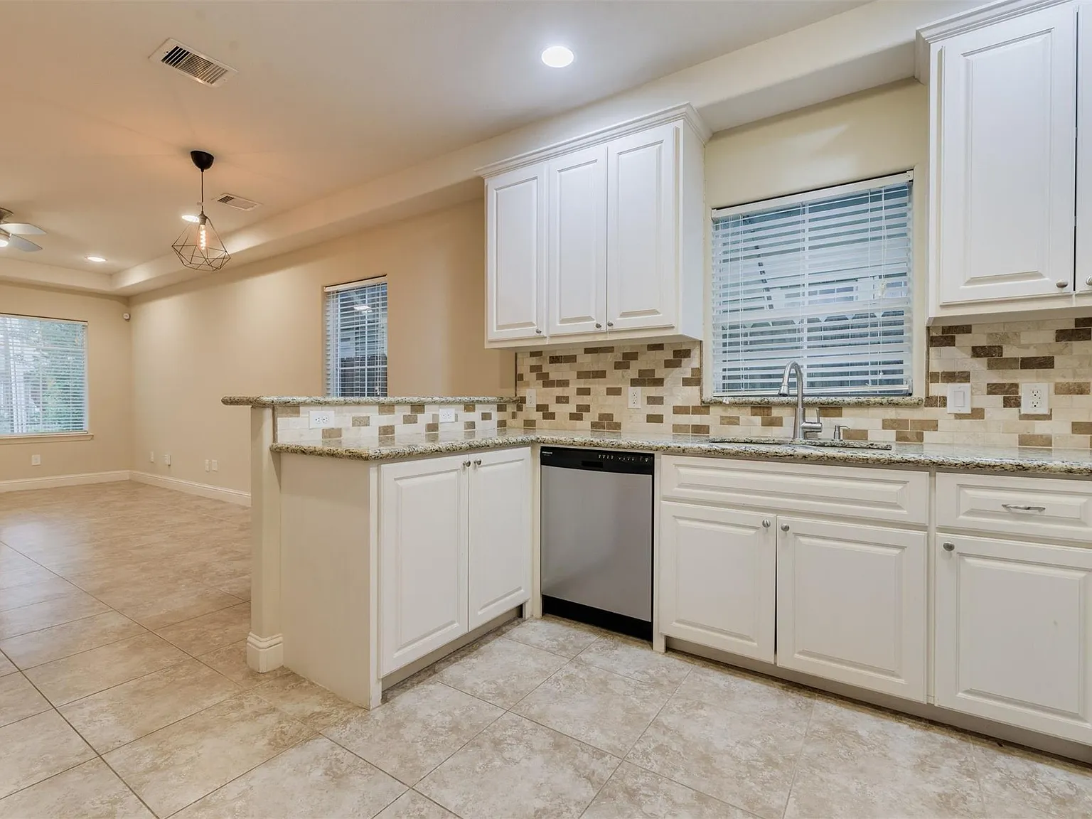 2 bed, 2.5 bath, 1160 sqft, $2,200 — Photo 2