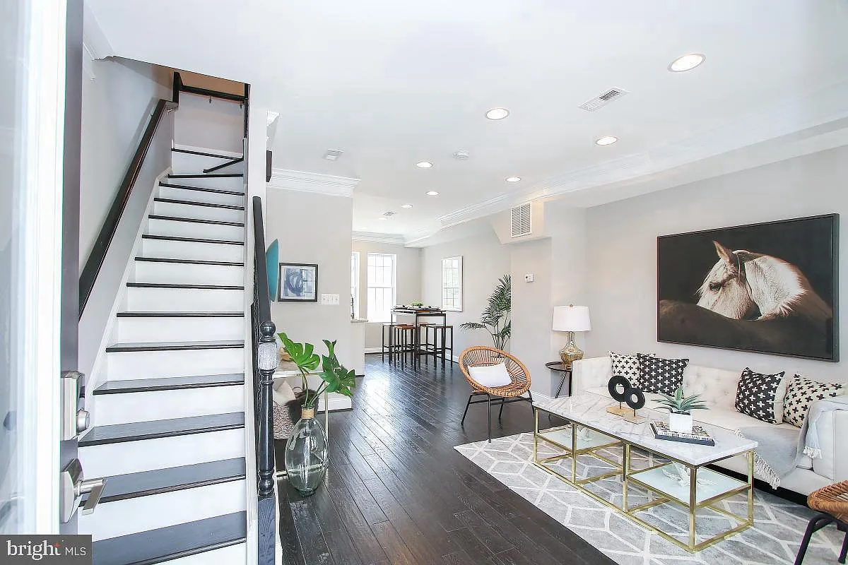 3 bed, 3.0 bath, 1440 sqft, $3,995 — Photo 2