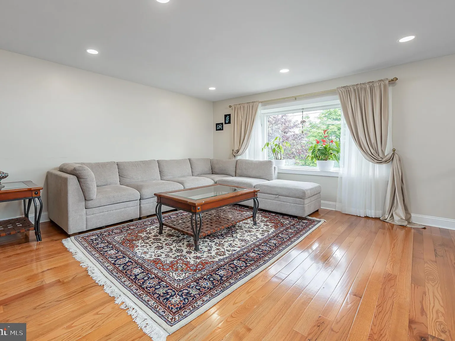4 bed, 2196 sqft, $3,500 — Photo 3