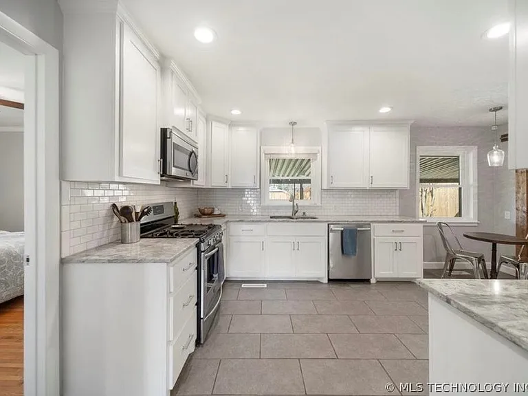 2426 S Louisville Ave — Photo 26