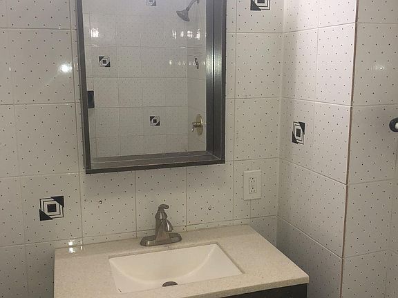4th image of 2521 Oceancrest Blvd #1