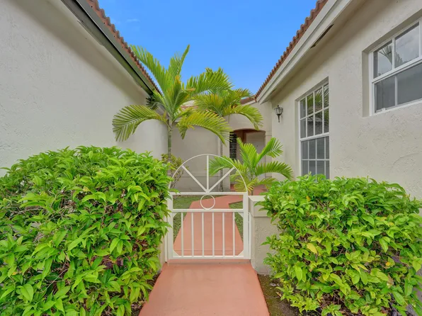 17866 SW 10th Ln, Pembroke Pines, FL 33029
