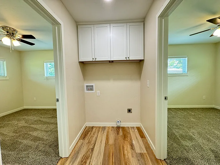 1442 E Broadway St — Photo 29