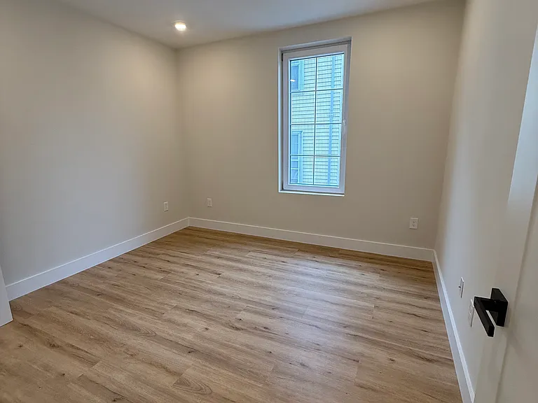 476 Warren St #204 — Photo 13
