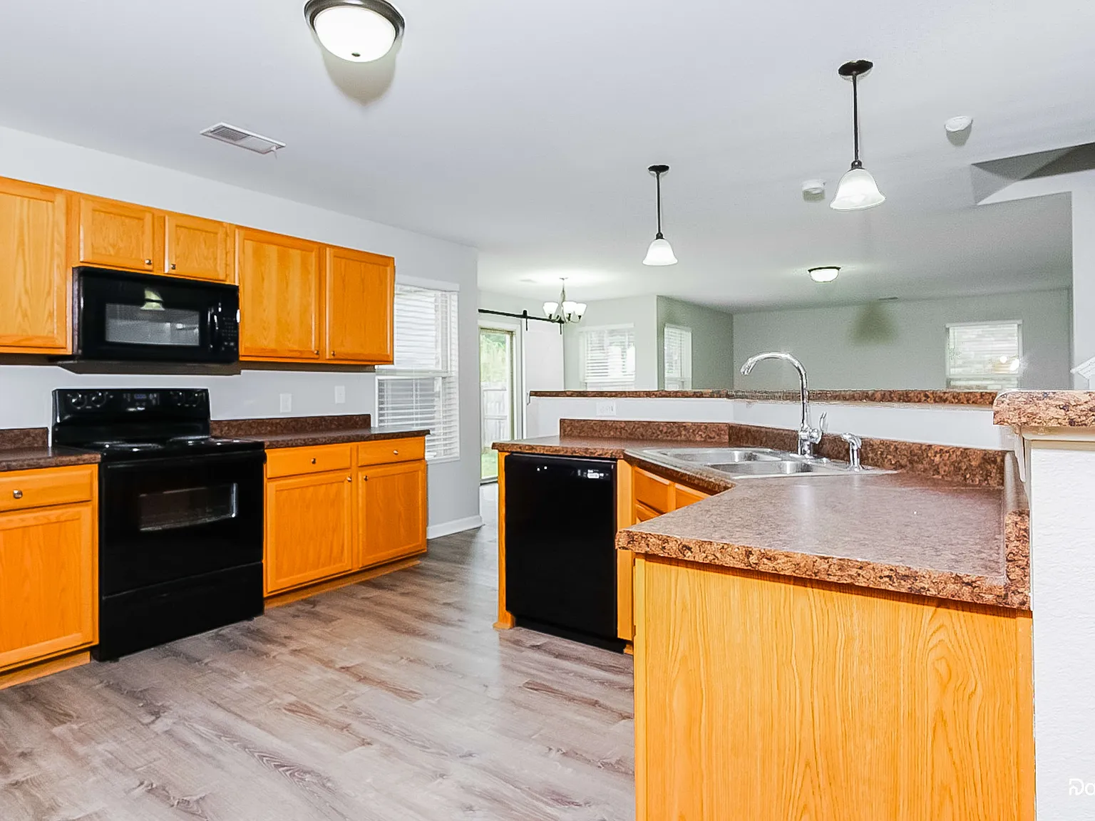 4 bed, 3.0 bath, 2722 sqft, $2,280 — Photo 3