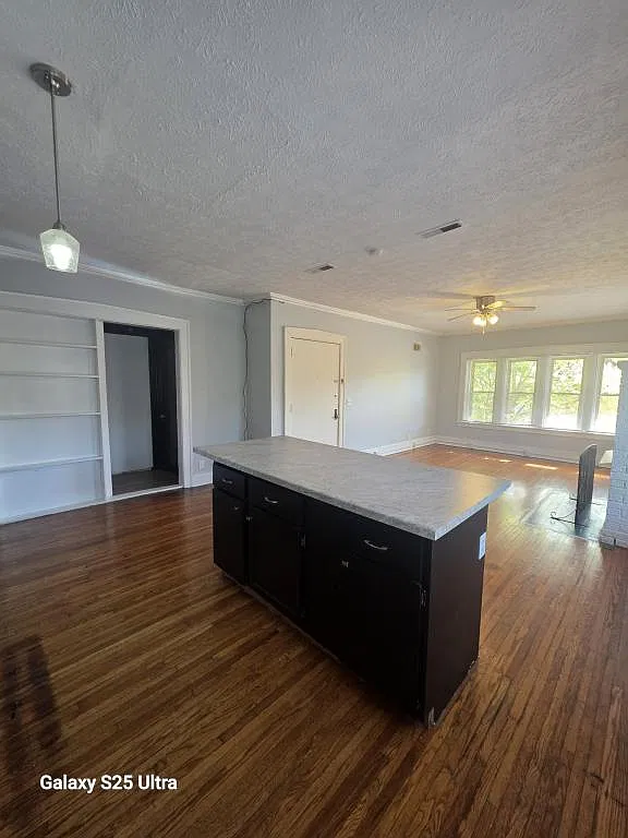 408 W Mulberry St, 2w — Photo 1