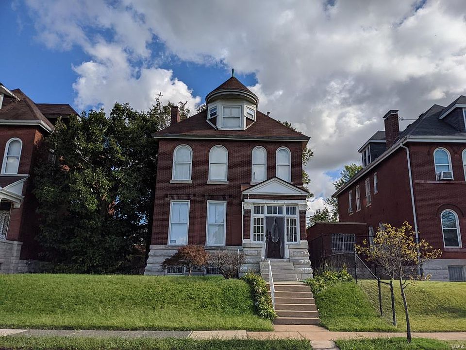 2nd image of 1938 E Adelaide Ave