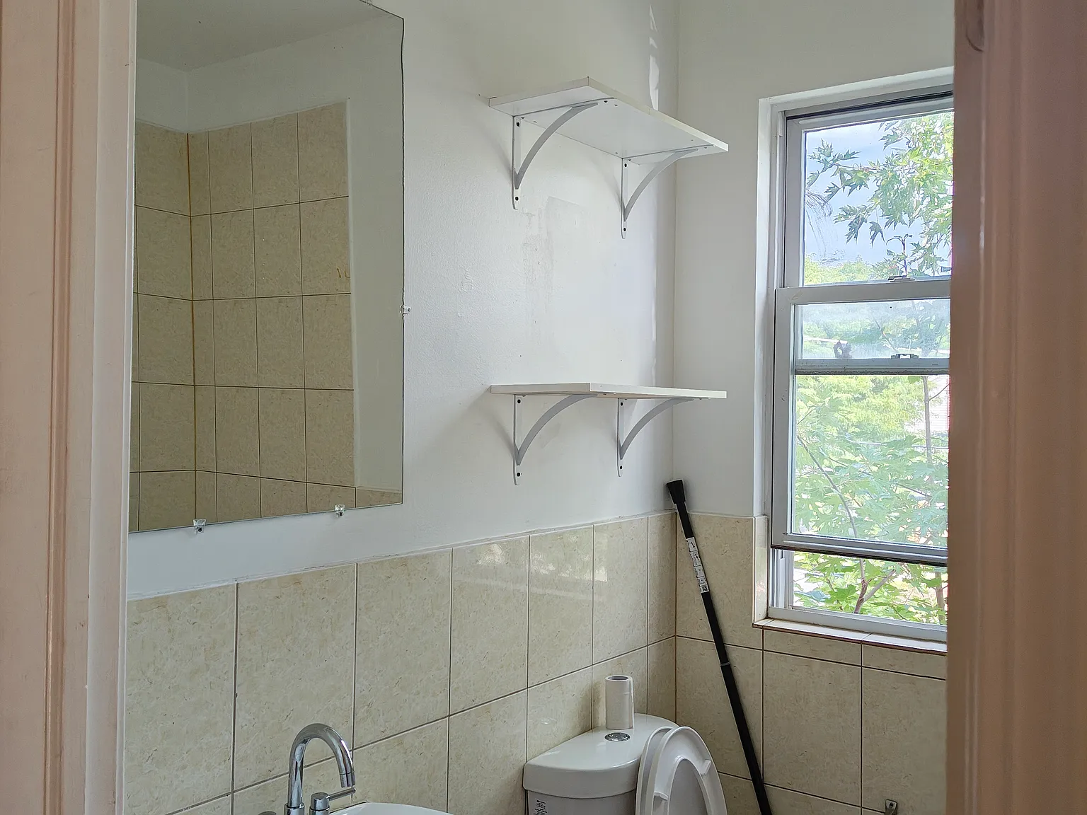 5521 S Elizabeth St — Photo 3
