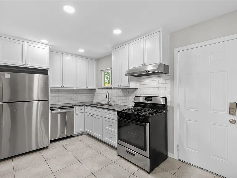 12030 Willowdell Dr — Photo 2