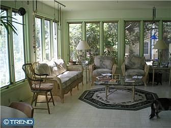 3rd image of 105 Kleyona Ave
