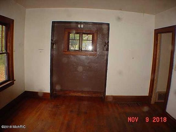 3rd image of 3225 Peck St