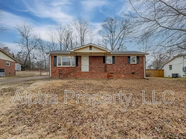 30 Cox St, Travelers Rest, SC 29690