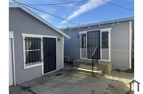 1628 W 68th St Photo 1