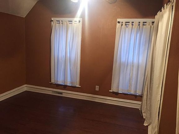 4th image of 1305 College Ave NE