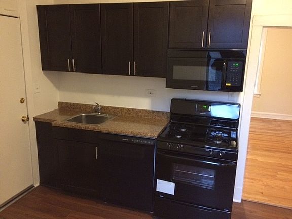 2nd image of 1022 E Hyde Park Blvd APT 1S