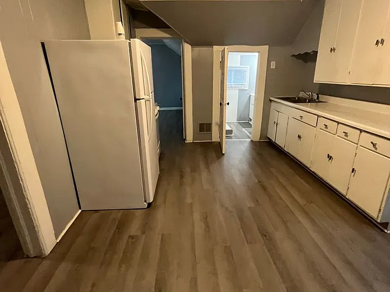 2201 W 2nd St — Photo 1