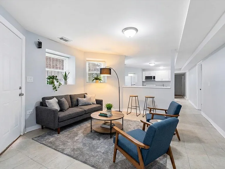 1404 S Hamlin Ave #G — Photo 3