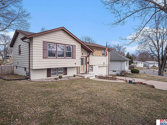 2nd image of 8762 Pine Dr