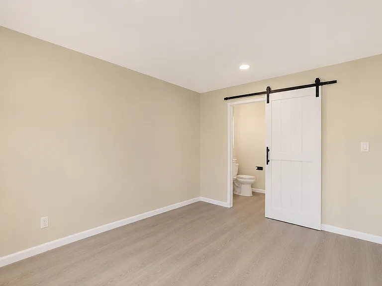 9792 Broadmoor Dr — Photo 7