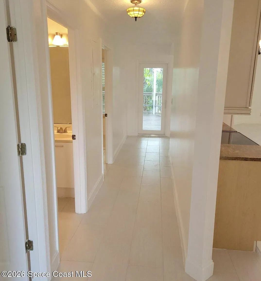 3 bed, 2.0 bath, 1370 sqft, $2,350 — Photo 4