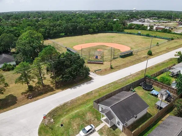 3010 Ohio Avenue, Dickinson, TX 77539