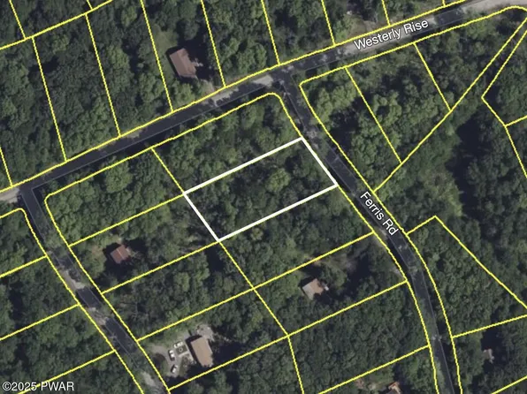 202 Ferris Rd, Hawley, PA 18428