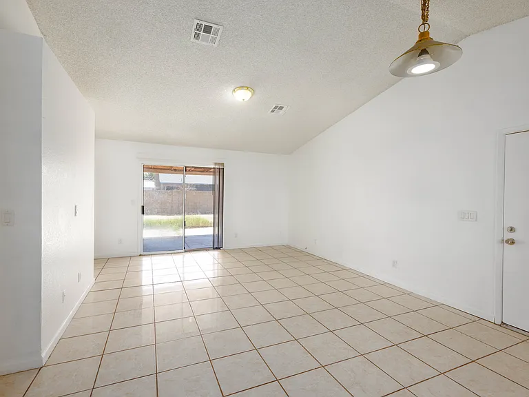 7351 W Oregon Ave — Photo 5