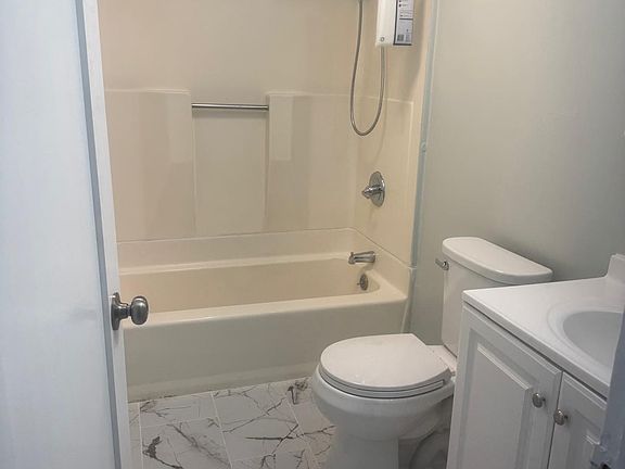 5th image of 210 Wolcott St APT 3A