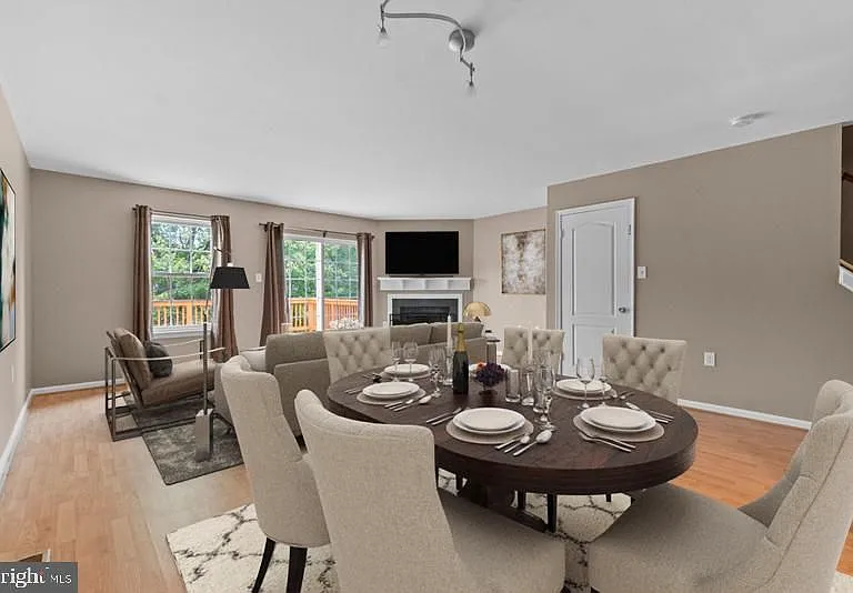 8 Wessex Ct — Photo 2