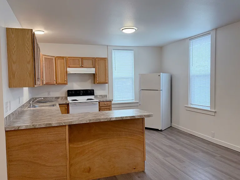 315 E Laurel St — Photo 14