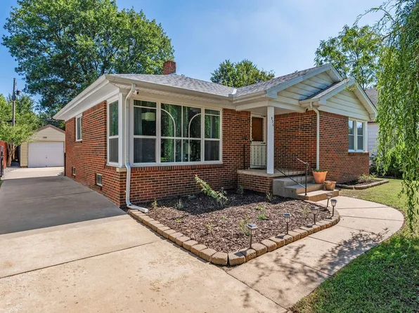 930 N Crestway Ave, Wichita, KS 67208