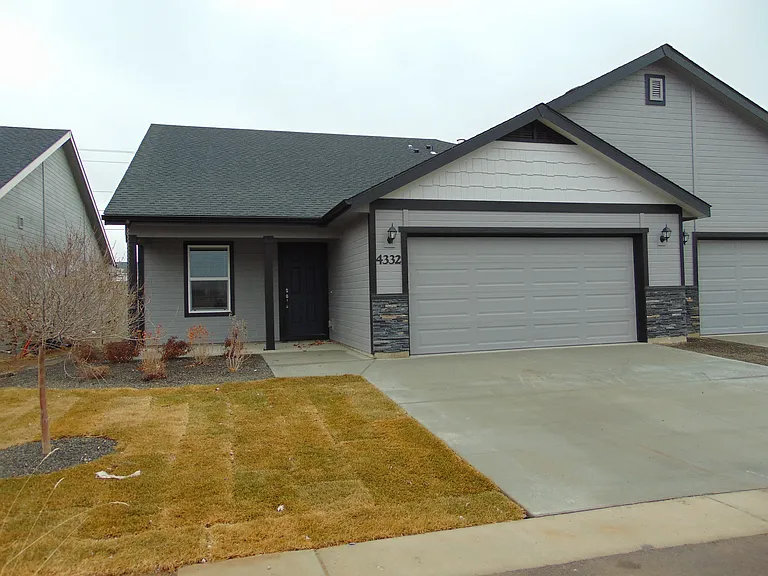 4340 N Alester Ave — Photo 1