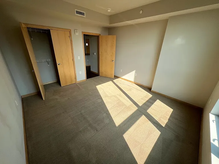 Venture Luxury High Rise — Photo 114