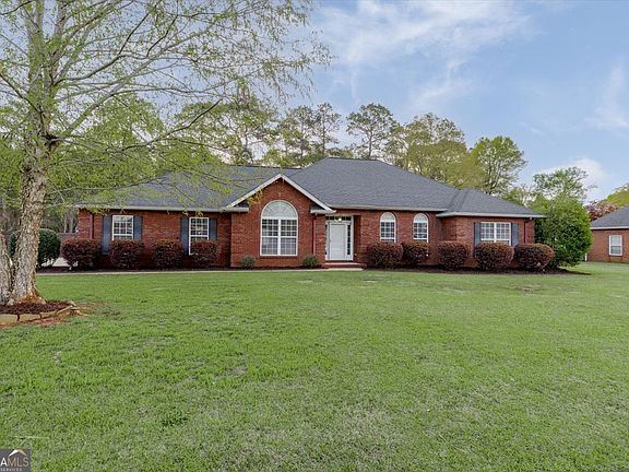 3rd image of 313 Old Farm Rd