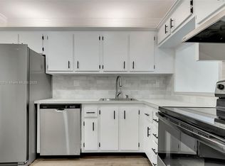 8000 SW 81st Dr APT 103, Miami, FL 33143