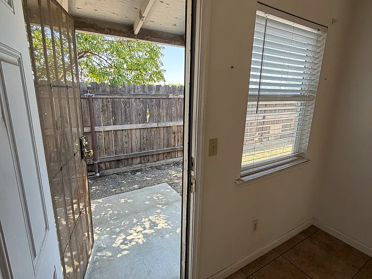 101 E Lang St #2 — Photo 6
