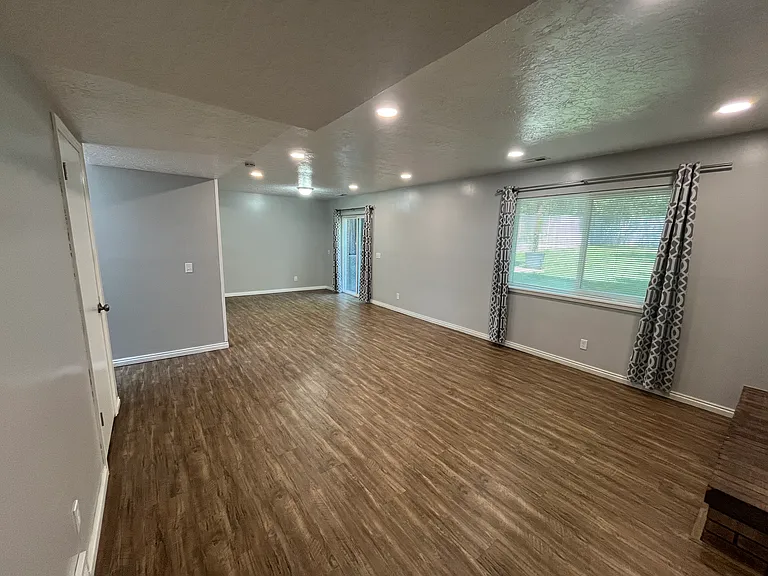 7443 S Creek Rd — Photo 5