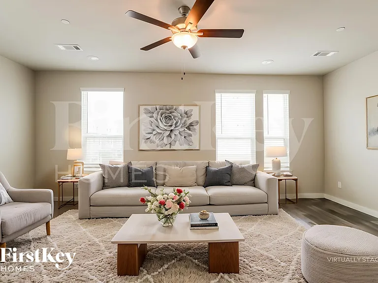373 N Centro Cir — Photo 4
