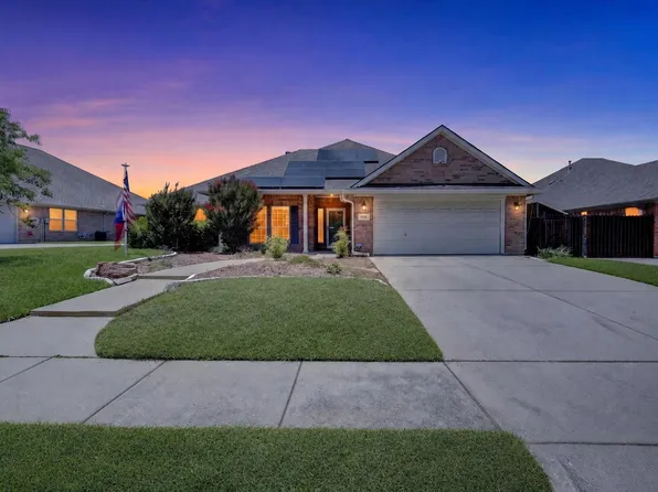 930 Royal Oak Ln, Burleson, TX 76028