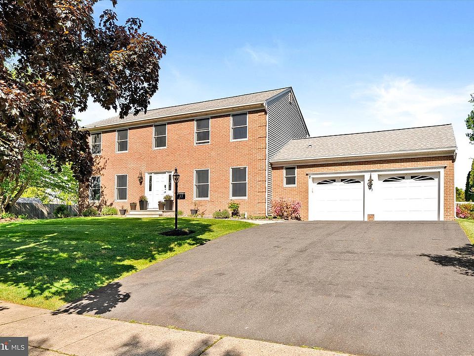 1st image of 85 Village Dr E