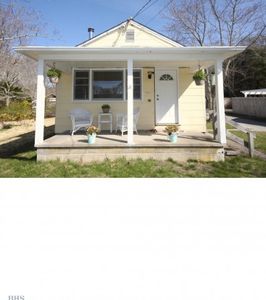 47 Fanning Ave, Hampton Bays, NY, 11946