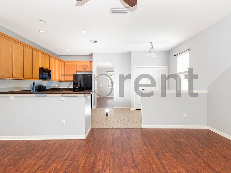 1933 Varick Way — Photo 5