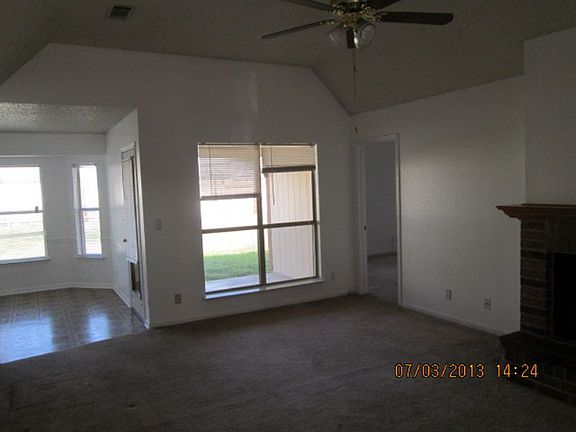 4th image of 801 Lisa Ln