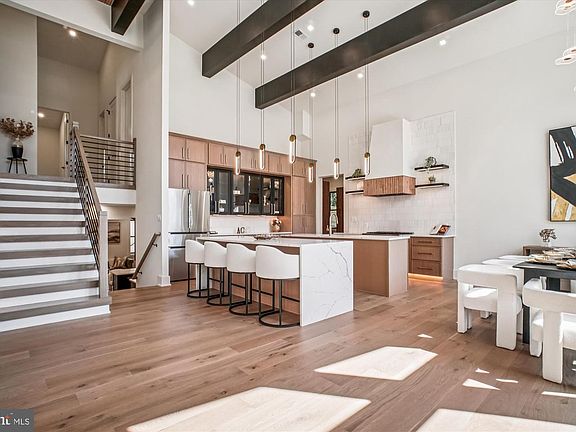3rd image of 3126 Headrow Cir