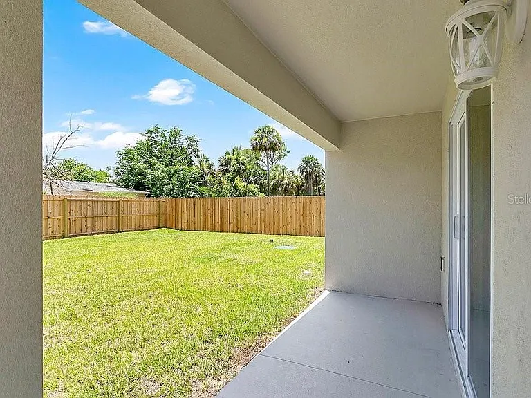 889 Dunbar St — Photo 17