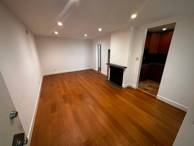 11956 Gorham Ave #12A — Photo 2