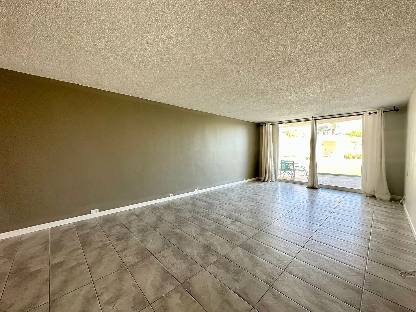 Coming Soon! Beautiful 2 Bedroom 2 Bathroom Condo In Palm Springs! — Photo 4