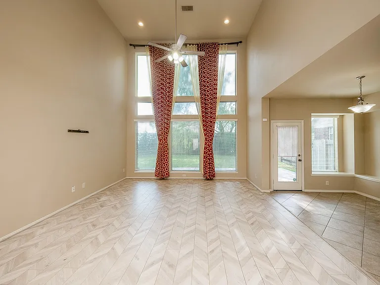 4019 Windmill Creek Dr — Photo 6
