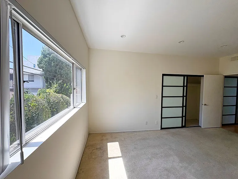 2481 S Corinth Ave — Photo 10